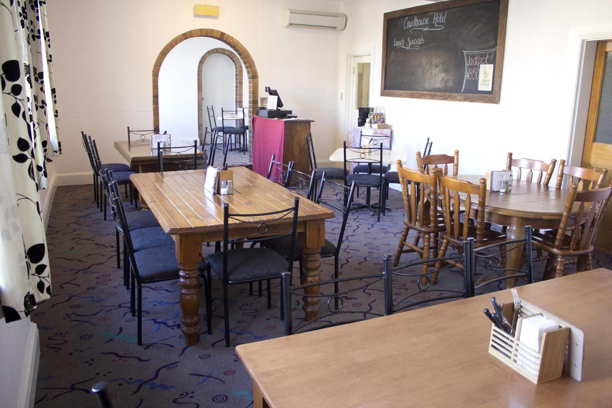 Court House Hotel Boorowa Exterior foto
