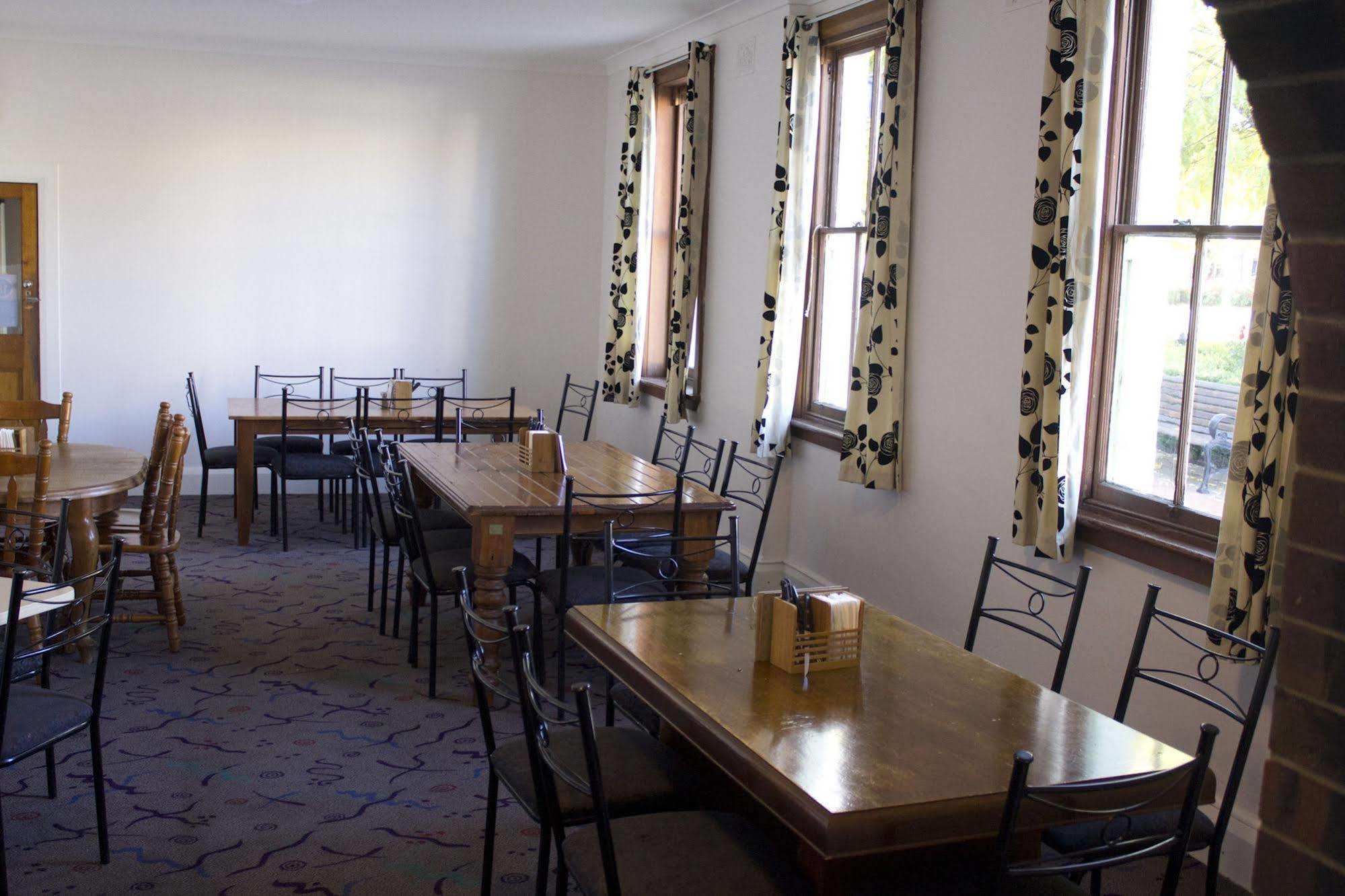 Court House Hotel Boorowa Exterior foto