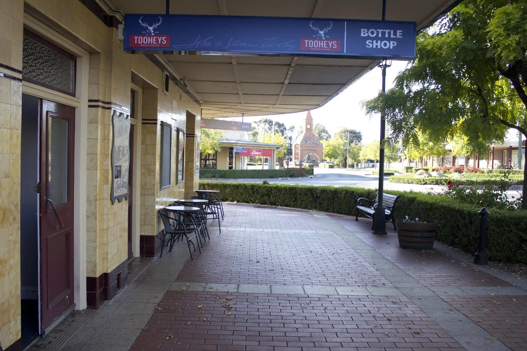 Court House Hotel Boorowa Exterior foto